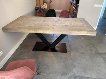 Eettafel 6 persoons  beschikbaar voor biedingen
