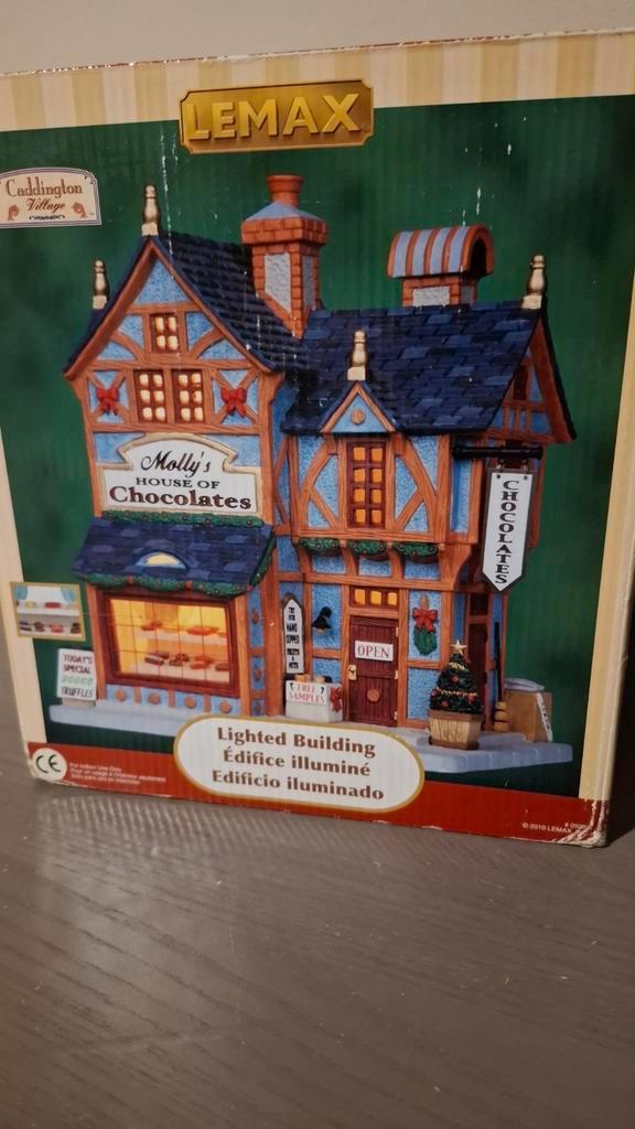 Lemax Molly's House of Chocolates voor kerstdorp, Diversen, Kerst, Ophalen of Verzenden
