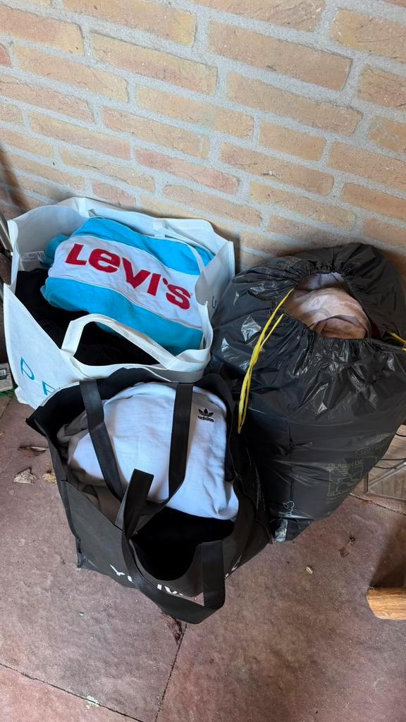 Gratis afhalen voor mensen die het niet zo breed hebben!!, Kleding | Heren, Heren-kledingpakketten, Zo goed als nieuw, Overige maten