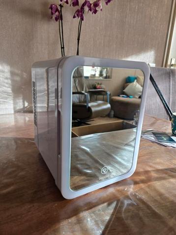 Te koop: InnoGIO 770 Kleine cosmetische Koelkast beschikbaar voor biedingen