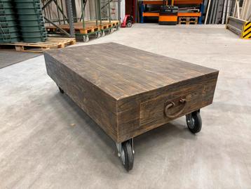 Salontafel  ‘industrial’ beschikbaar voor biedingen