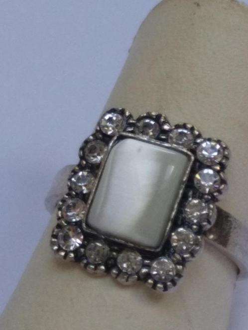 zilveren RING maat 16 1/4 met Parelmoer en14 witte Saffieren, Sieraden, Tassen en Uiterlijk, Ringen, Zo goed als nieuw, Dame, Kleiner dan 17