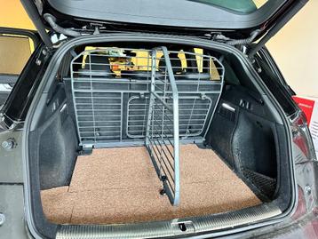 Hondenrek met scheidingsrooster voor Audi Q5 beschikbaar voor biedingen