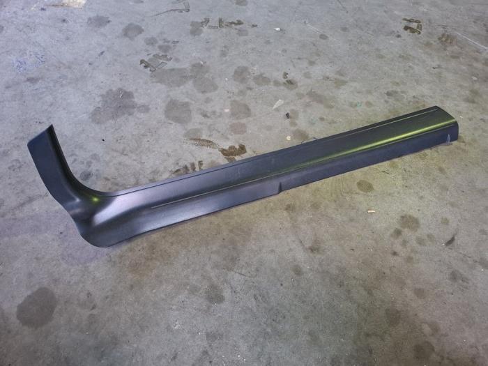 Afdeklijst dorpel rechts van een Alfa Romeo Spider, Auto-onderdelen, Interieur en Bekleding, Alfa Romeo, Gebruikt, 3 maanden garantie