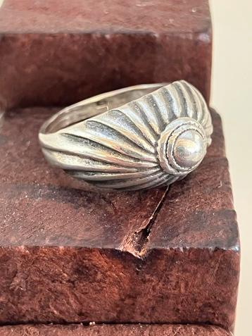 Zilveren ring sunburst beschikbaar voor biedingen