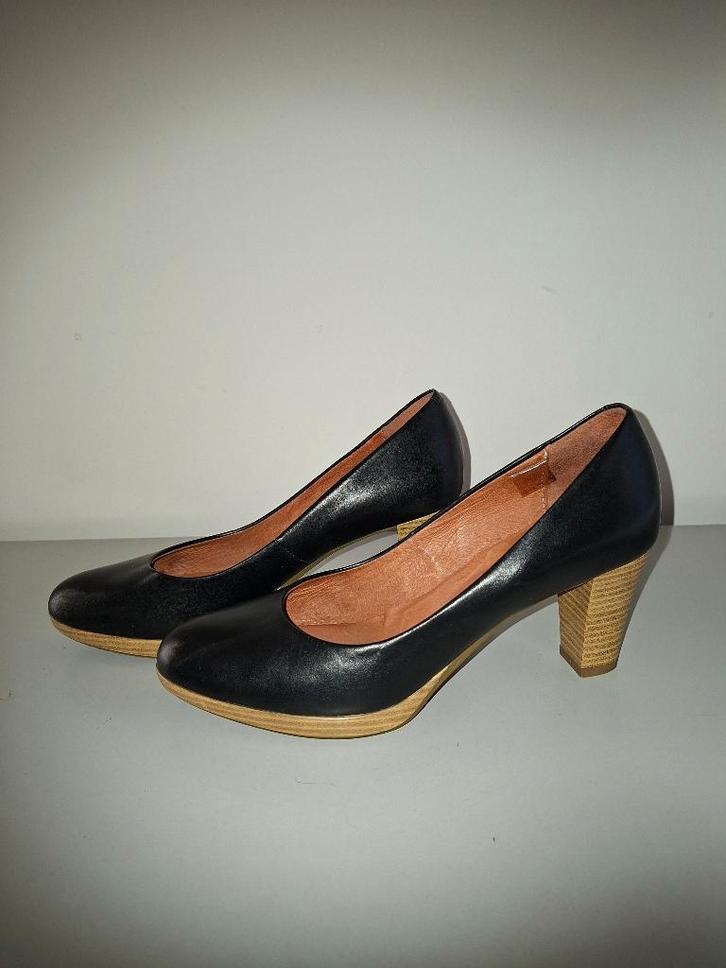 Zwarte lederen pumps maat 39, Kleding | Dames, Schoenen, Zo goed als nieuw, Pumps, Zwart, Ophalen of Verzenden