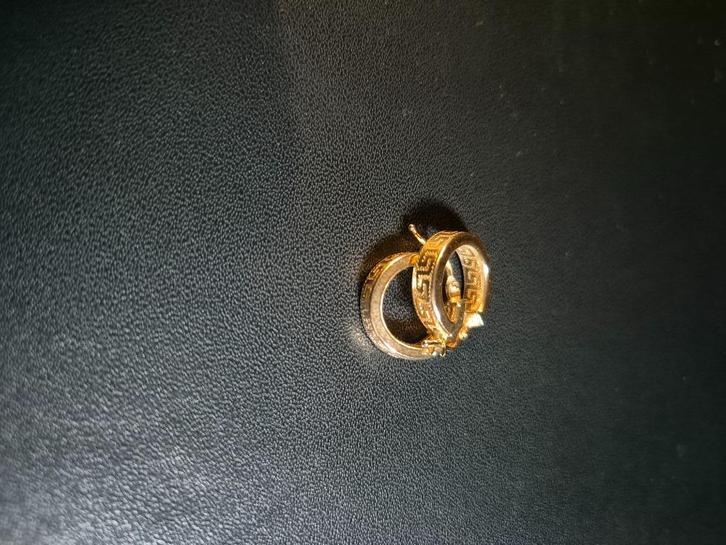 Set sieraden waaronder gouden oorbellen, Sieraden, Tassen en Uiterlijk, Oorbellen, Zo goed als nieuw, Goud, Goud, Ophalen of Verzenden