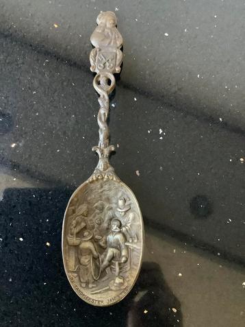 Brocante tinnen lepel beschikbaar voor biedingen
