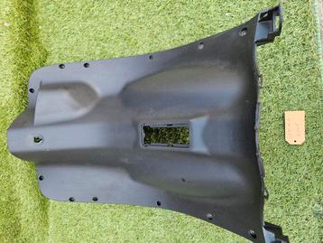 Beenschild Sym Mio zwart knieschild 4t <2016 kap kappen beschikbaar voor biedingen