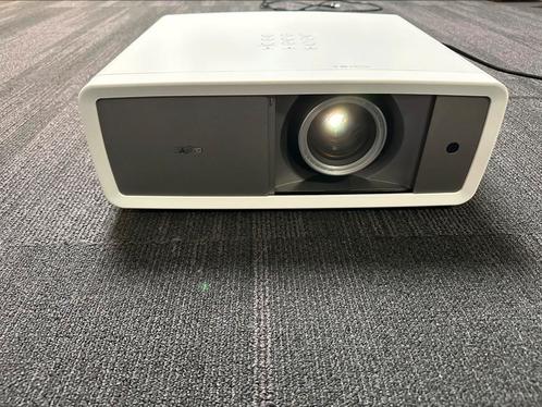 Nieuwe Sanyo PLV-Z800 full HD projector, Audio, Tv en Foto, Beamers, Nieuw, LCD, Full HD (1080), Ophalen of Verzenden