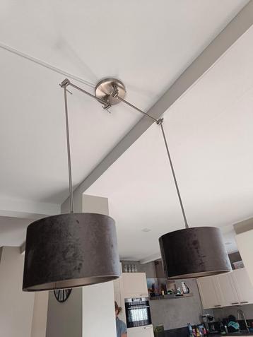Dubbele lamp met lampenkappen beschikbaar voor biedingen