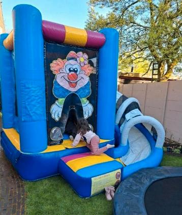 Springkussen clown met glijbaantje te koop.

Prijs €850
Evt  beschikbaar voor biedingen