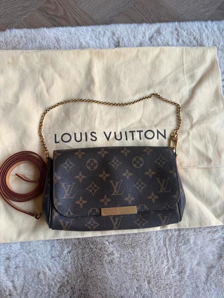 Louis Vuitton Favourite PM monogram crossbody of clutch, Sieraden, Tassen en Uiterlijk, Tassen | Damestassen, Zo goed als nieuw