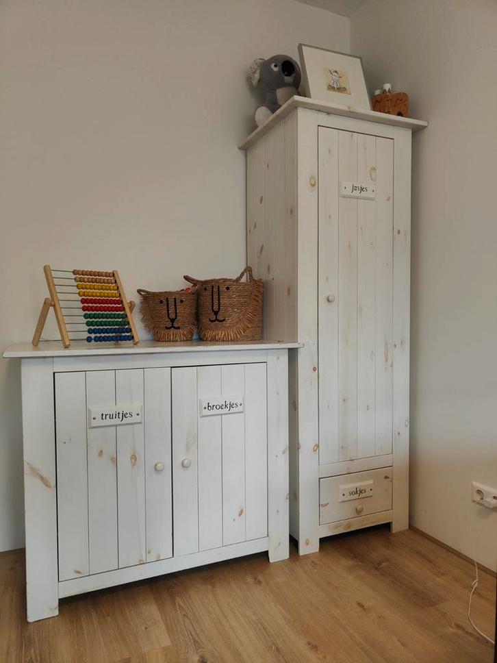 Gratis complete massief houten babykamer, zsm!, Kinderen en Baby's, Kinderkamer | Complete kinderkamers, Gebruikt, Jongetje of Meisje