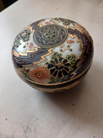 Chinees Satsuma Sieradendoosje met Deksel beschikbaar voor biedingen