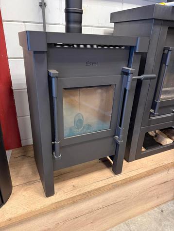 Jacobus pelletkachel showmodel van €3395 nu voor €2900 beschikbaar voor biedingen
