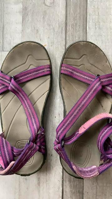 Teva sandalen beschikbaar voor biedingen