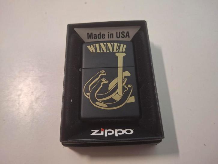 Zippo winner nieuw, Verzamelen, Rookartikelen, Aanstekers en Luciferdoosjes, Zo goed als nieuw, Aansteker, Ophalen of Verzenden