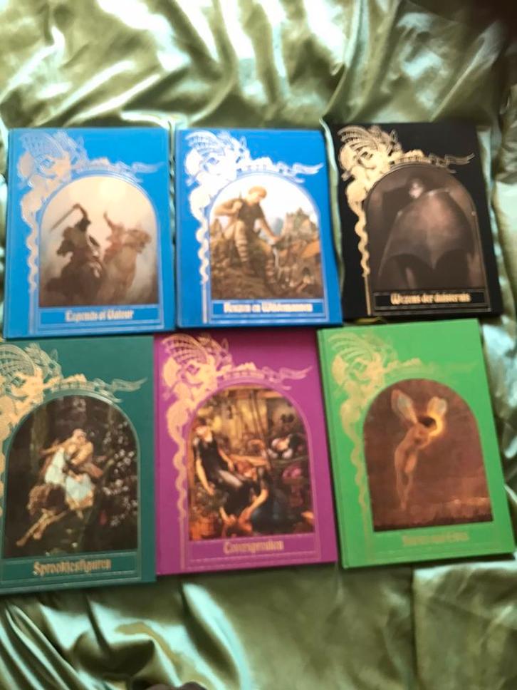 Partij boeken over legendes etc, Boeken, Sprookjes en Fabels, Zo goed als nieuw, Ophalen of Verzenden