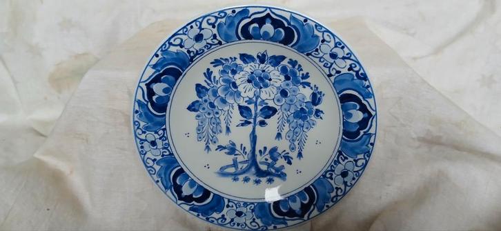 Delfts blauw bord met bloemmotief, Antiek en Kunst, Antiek | Wandborden en Tegels, Ophalen of Verzenden