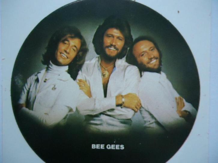 sticker oud BEEGEES Bee gees gibb brothers jaren 70 pop retr, Verzamelen, Stickers, Zo goed als nieuw, Bedrijf of Vereniging, Verzenden