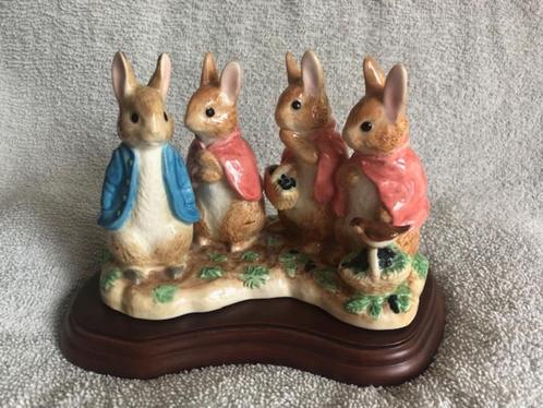 Beatrix Potter Beeldje Peter Rabbit en Flopsy Bunnies Ltd.Ed, Verzamelen, Beelden en Beeldjes, Zo goed als nieuw, Dier, Ophalen of Verzenden