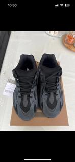 Yeezy Boost 700 V2 Vanta REPLICA 43 1/3, Kleding | Heren, Schoenen, Addidas, Zwart, Nieuw, Ophalen of Verzenden