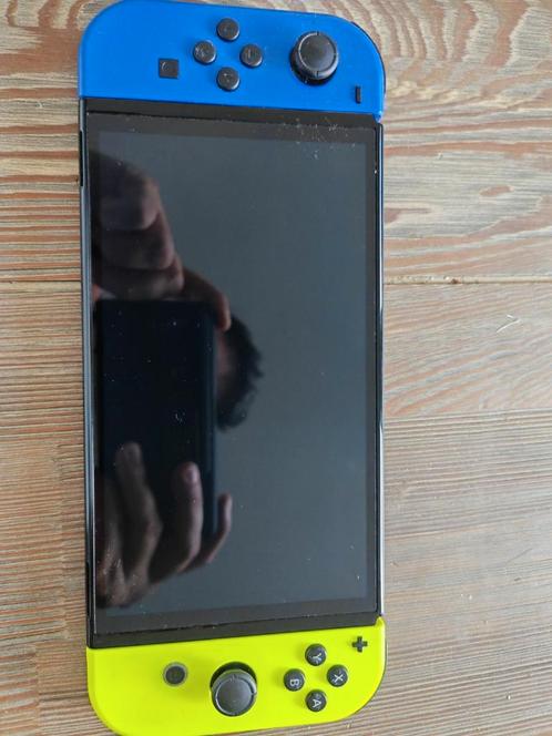 Te koop: Nintendo Switch OLED + Accessoires, Spelcomputers en Games, Spelcomputers | Nintendo Switch, Gebruikt, Switch OLED, Met 3 controllers of meer