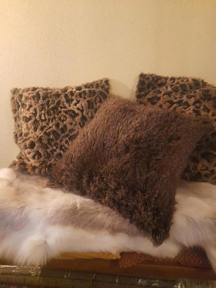 3 kussens van imitatie bont, Huis en Inrichting, Woonaccessoires | Kussens, Zo goed als nieuw, Vierkant, Ophalen of Verzenden