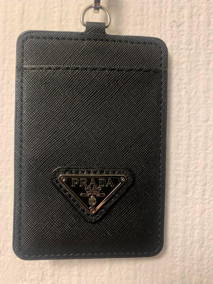 Prada Kaarthouder met Lanyard - Stijlvol Accessoire, Sieraden, Tassen en Uiterlijk, Portemonnees, Zo goed als nieuw, Overige merken