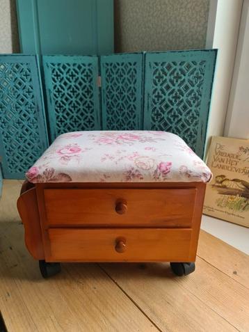 Brocante naaidoos rozen stof  beschikbaar voor biedingen