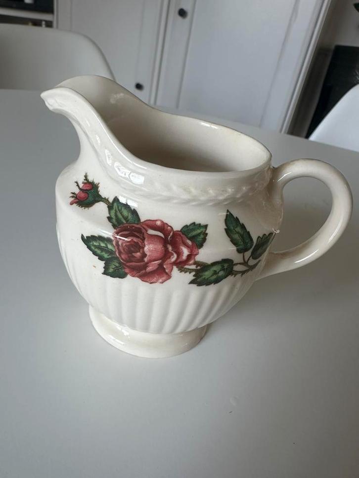 Melkkan Wedgwood Moss Rose, Antiek en Kunst, Antiek | Servies los, Ophalen of Verzenden