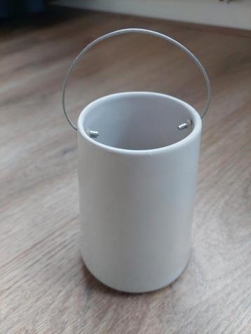 Hangende pot beschikbaar voor biedingen