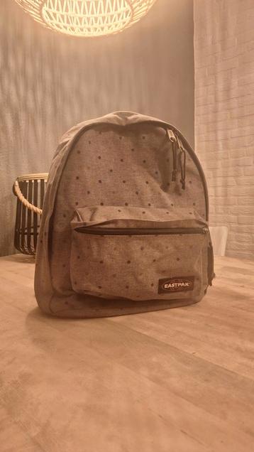 Eastpak rugzak – grijs met polka dots, met laptopvak beschikbaar voor biedingen