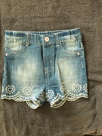 Superleuke zgan korte spijkerbroek met broderie H&M maat 86 beschikbaar voor biedingen
