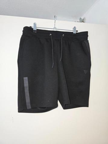 korte broek maat M   (k6 beschikbaar voor biedingen