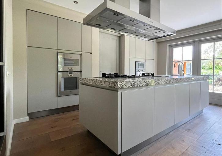 keuken, Huis en Inrichting, Keuken | Complete keukens, Nieuw, U-keuken, Crème, Graniet of Steen, Greeploos, Met kookeiland, Hoogglans of Gelakt