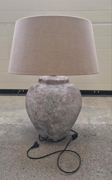 Unieke Stenen Lamp met Linnen Kap beschikbaar voor biedingen