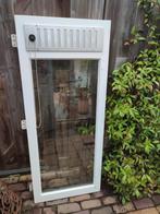 Raam met dubbelglas en ventilatierooster, Ophalen of Verzenden, Zo goed als nieuw, Hout, Raamkozijn