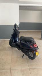 Vespa Sprint 50cc San Marino Blue, Fietsen en Brommers, Ophalen, Maximaal 45 km/u, Vespa S, Zo goed als nieuw
