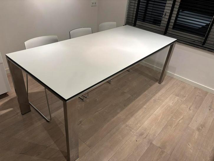Witte Design eettafel + 6 Arper Catifa stoelen wit & RVS, Huis en Inrichting, Tafels | Eettafels, Zo goed als nieuw, 50 tot 100 cm