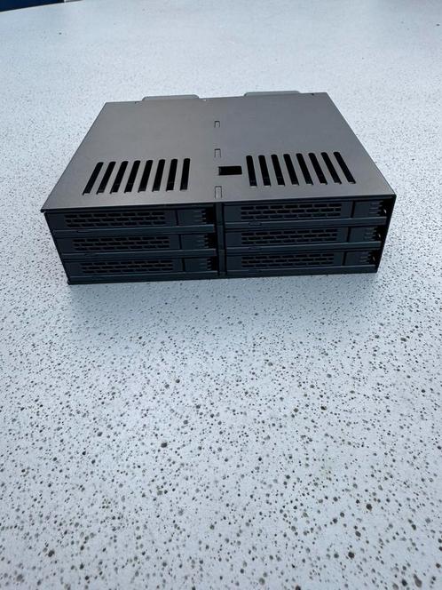 Icy Dock MB326SP-B 6x2,5" SATA Enclosure voor 5.25” Bay, Computers en Software, Computerbehuizingen, Gebruikt, Ophalen of Verzenden
