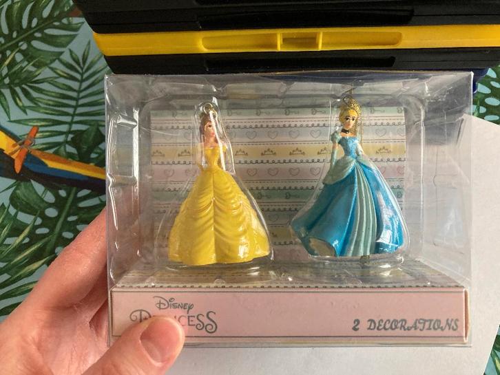 Nieuwe set disney ornamenten Belle & Cinderella, Verzamelen, Disney, Nieuw, Beeldje of Figuurtje, Assepoester of Belle, Ophalen of Verzenden