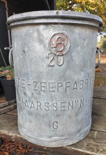 Oude zinken zeepton van Viruly uit Maarssen  beschikbaar voor biedingen