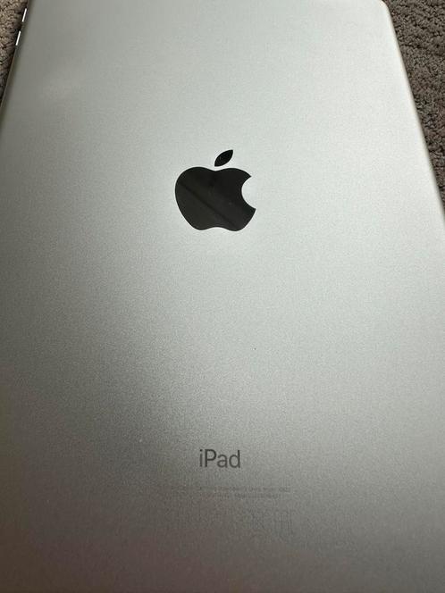 iPad 5de generatie zilvergrijs 32GB, Computers en Software, Apple iPads, Gebruikt, Apple iPad, Wi-Fi, 10 inch, 32 GB, Zilver, Ophalen of Verzenden