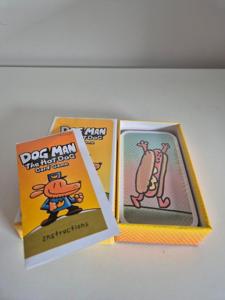 Dog Man: The Hot Dog Card Game, Hobby en Vrije tijd, Gezelschapsspellen | Kaartspellen, Zo goed als nieuw, Een of twee spelers