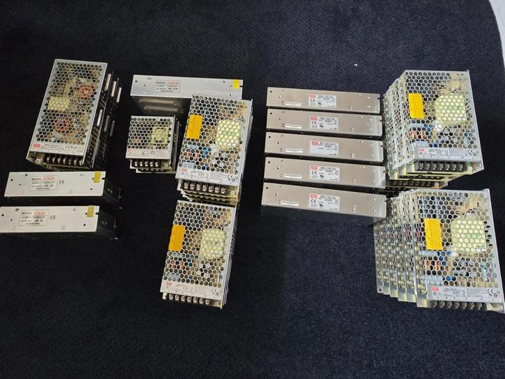 MEAN WELL 230VAC -> 24VDC voeding – diverse types 50W - 200W, Hobby en Vrije tijd, Elektronica-componenten, Zo goed als nieuw