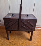 Vintage naaikist op poten, Ophalen, Gebruikt