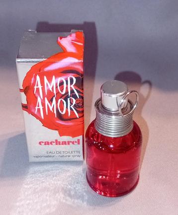 Volle parfum mini -  Amor Amor cacharel + doosje beschikbaar voor biedingen