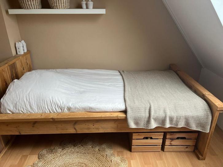 Steigerhouten Bed 90x200 + Matras (Zo Goed Als Nieuw), Huis en Inrichting, Slaapkamer | Bedden, Zo goed als nieuw, Eenpersoons